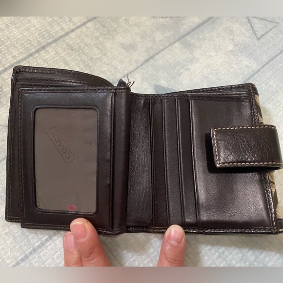 Coach women’s bifold wallet - Picture 6 of 9